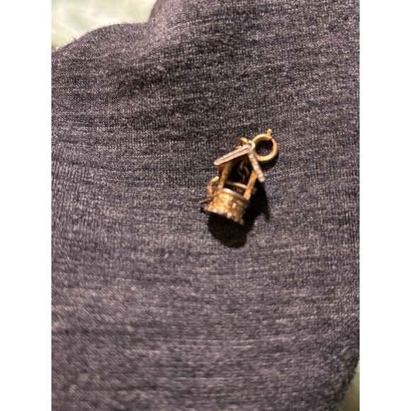 Vintage Monet Gold Tone Moving Wishing Well Charm - Picture 1 of 11